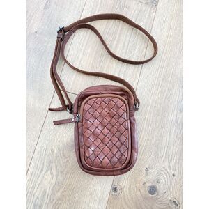 GENICCI Vintage VTG Woven Weave Brown Leather Crossbody Mini Purse Bag Camera